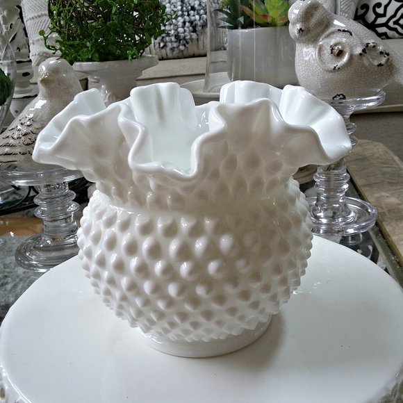 BEAUTIFUL Vintage HOBNAIL Ruffle VASE FENTON